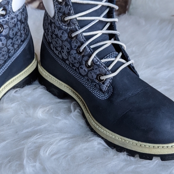 Timberland Navy and White Nubuck 6' Boots - Picture 13 of 15